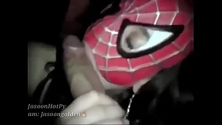 Chica ara&ntilde;a chupa mi verga enorme